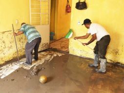 Casas de la colonia zapopana La Martinica se vieron afectadas por la entrada de agua la madrugada del miércoles. A. CAMACHO  /