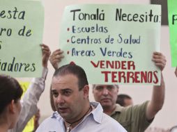 Una veintena arribó al Palacio Municipal para reclamar la cesión de predios. E. PACHECO  /