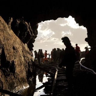 Mineros chilenos rescatados interponen demanda