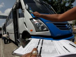 La Secretaría de Vialidad en Jalisco destacó las revisiones mecánicas y físicas que realizan a los camiones. S. NÚÑEZ  /