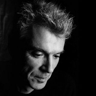 David Byrne, con libro para pedalear