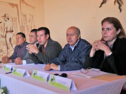 El diputado Arturo Zamora (izq),  Amado Leal de la Cruz, Miguel Castro,  Rafael González y la diputada María Scherman. S. NÚÑEZ  /