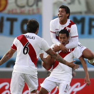 Perú sorprende a Colombia