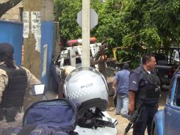 Cuerpos de seguridad en la zona donde fueron agredidos Juan Alfonso Martínez y Juan José Velázquez Aceves.  M. PATIÑO  /