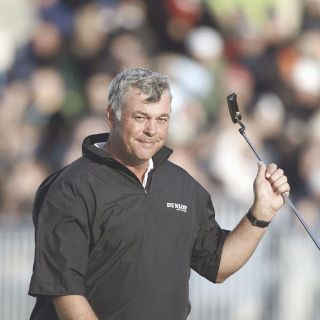 Darren Clarke amarra el liderato tras la tercera ronda