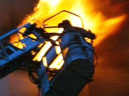 Al lugar de los hechos arribaron elementos del Cuerpo de Bomberos. ARCHIVO  /