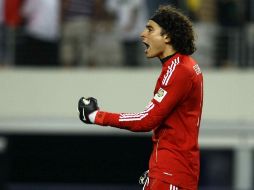 El portero mexicano, Guillermo Ochoa, tuvo un mal debut con el Ajaccio. MEXSPORT  /