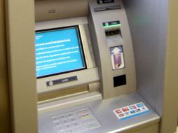 Los importes de comisión por retiro de efectivo en cajero son altos en ocasiones. AP  /