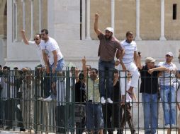Los manifestantes gritaban consignas mientras se enfrentaban a los policías. EFE  /