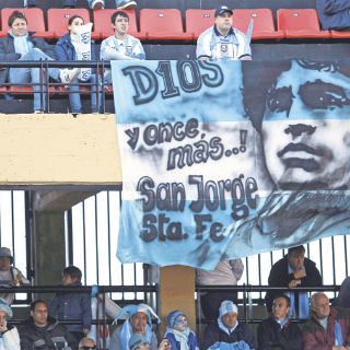 Aficionados piden el regreso de Maradona