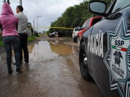 Autoridades de diversas dependencias acudieron a indagar el hallazgo de restos humanos de una mujer. O. RUVALCABA  /