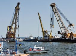 Los equipos de salvamento prosiguen la búsqueda de los 14 desaparecidos en el naufragio del 'Bulgaria'. EFE  /