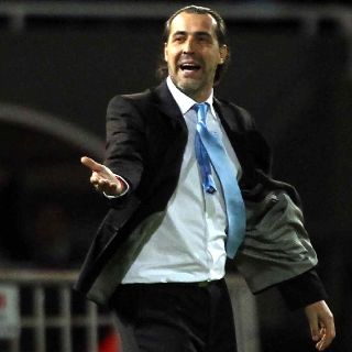 Aficionados buscan 'echar' a Batista