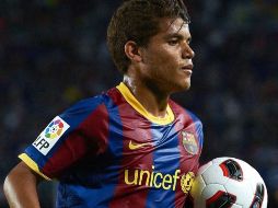 El mediocampista mexicano, Jonathan dos Santos, seguirá reportando con el Barcelona, mientras se define su futuro. MEXSPORT  /