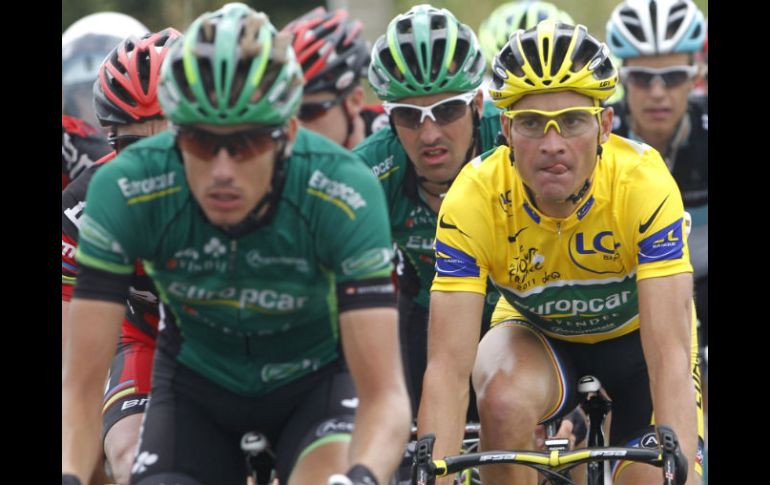 El ciclista francés (Der.) durante la decimoquinta etapa del Tour de Francia 2011. EFE  /