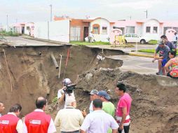 Las precipitaciones pluviales en Veracruz obligan al desplazamiento de familias por el riesgo de deslaves y colapsos. EL UNIVERSAL  /