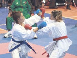 La mexicana Yadira Lira (de azul) destacó en el Iberoamericano de la especialidad. ESPECIAL  /