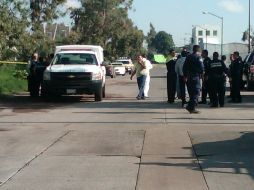 Autoridades se dirigieron a Periférico para indagar el asesinato de un hombre, cuyo cadáver fue dejado en un camellón. M. PATIÑO  /