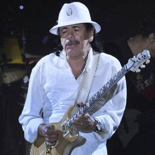 Carlos Santana cumplirá 64 años de vida en plena gira musical