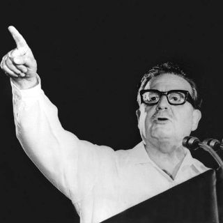 Confirma peritaje suicidio de expresidente Allende en 1973