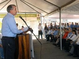 Emilio González dio el banderazo de arranque a las obras de conservación del Libramiento Carretero en Ciudad Guzmán. ESPECIAL  /