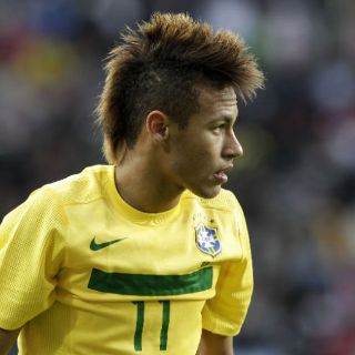 Neymar permanece en el Santos