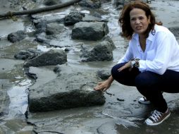 La alcaldesa de Cartagena de Indias, Judith Pinedo muestra el hallazgo. EFE  /