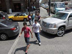 Las 336 macetas que evitaban el paso de personas en 16 de Septiembre y Juárez fueron retiradas. A. GARCÍA  /