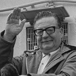 Peritos confirman que Salvador Allende se quitó la vida