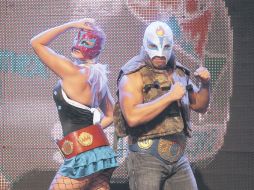 La máscara para damas será de color rosa, y la de caballeros es la de color plata. A. CAMACHO  /