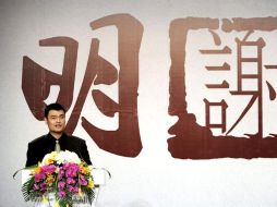 El basquetbolista chino anuncia su retirada en Shanghai, China  /