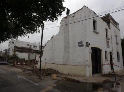 Hace casi una semana comenzó la demolición de dos fincas completas, contiguas a la Casa Gleason. A. HINOJOSA  /