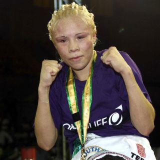 'Guerita' Sánchez  y compañía se presentan en firma de autografos