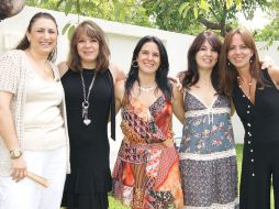 Elia, Ana Lorena, Ana Laura, Roxana y Ana Cecilia Covarrubias.  /