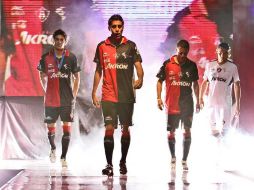 Jugadores modelan el nuevo uniforme. E. PACHECO  /