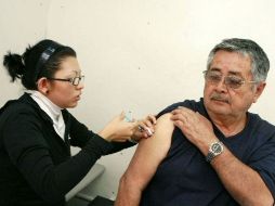 Pasajeros que viajen de México a Europa y EU serán vacunados contra el sarampión en el AICM.  /