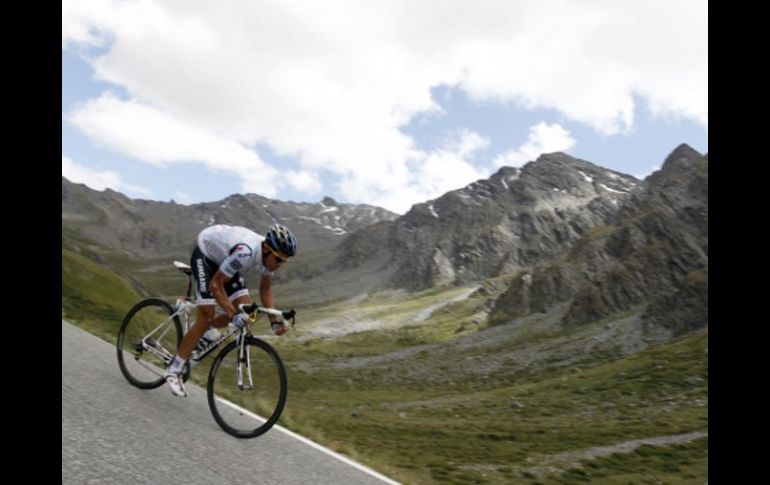 El ciclista español, Alberto Contador, durante decimoctava etapa del Tour de Francia. REUTERS  /