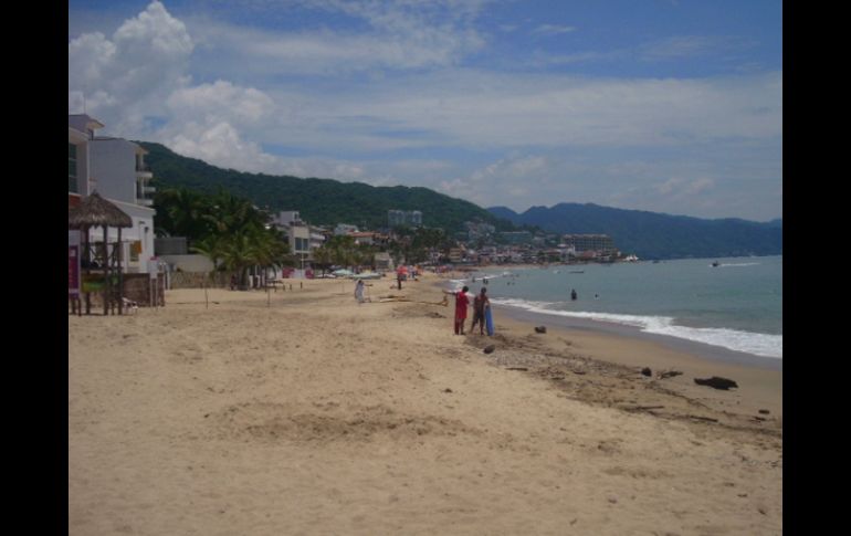 Las actividades de los turistas en la playa y la navegación en Vallarta, se están realizando con normalidad. M. INFANTE  /