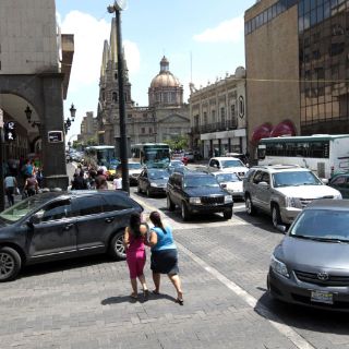 Reconocen riesgo para peatones en cruce de 16 de Septiembre y Juárez