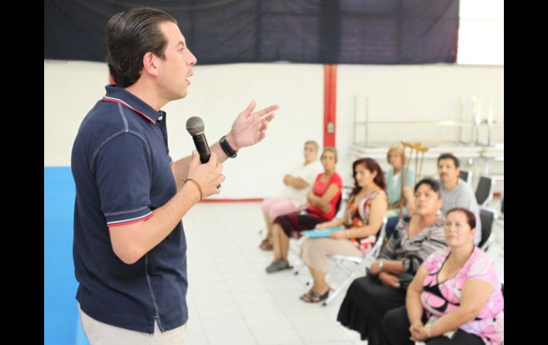 Miguel Castro sostendrá en dos semanas otra reunión con vecinos de Las Juntas. E. PACHECO  /