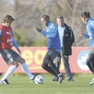 Uruguay puede dar más: Diego Lugano