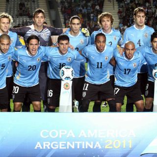Uruguay entrena a puerta cerrada