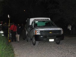 Personal del Instituto Jalisciense de Ciencias Forenses acudieron al lugar donde se encontraban los cadáveres. O. RUVALCABA  /