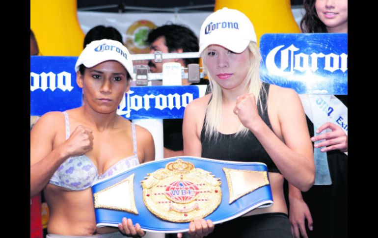 Tanto la panameña Carlota Santos (izq.), como la jalisciense Irma “Güerita” Sánchez, detuvieron la báscula en 49.5 kilogramos. ESPECIAL  /