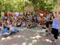 'Indignados' acampan en Constitución antes de arribar a la madrileña Puerta del Sol. AFP  /