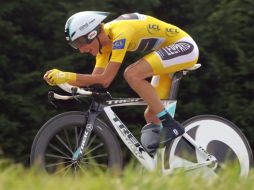 El ciclista luxemburgués Andy Schleck (Leopard), durante la penúltima etapa del Tour de Francia. EFE  /