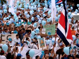 Los trabajadores de la seguridad social en Costa Rica demandaman mejores salarios y prestaciones. AFP  /