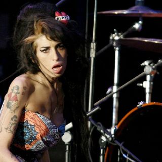 Amy Winehouse deja inconclusa una gira por Europa