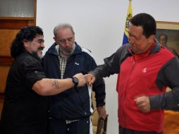 Maradona le recomendó al mandatario venezolano seguir con todas las indicaciones médicas. AP  /