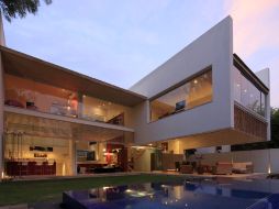 La Casa Godoy se caracteriza por su estructura en acero y la planta alta volada 16 metros, sin soportes o columnas. ESPECIAL  /